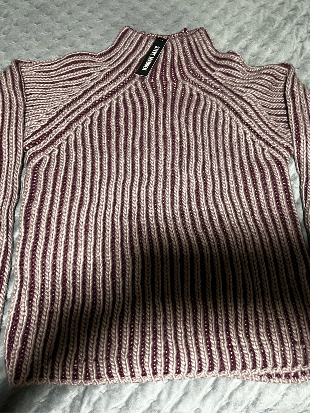 Steve Madden Ribbed Crew Sweater in Mauve and Cream